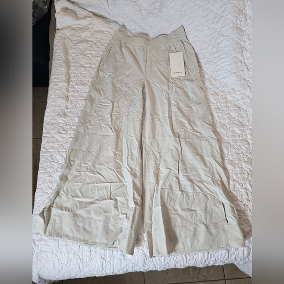 Lululemon Athletica Stretch Woven Wide-Leg High-Rise Crop Pants - Picture 4 of 6